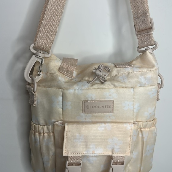 Blogilates Water Bottle Sling Bag - Picture 5 of 6